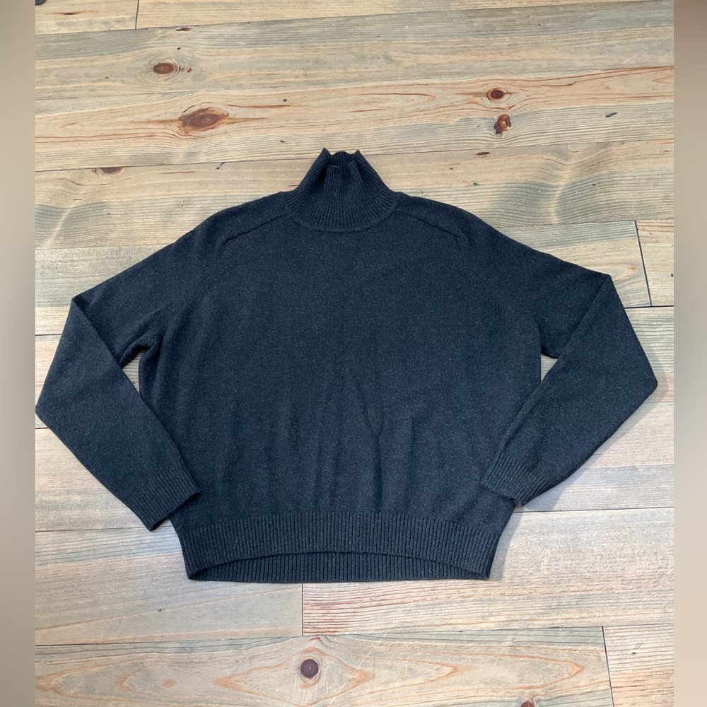 ‼️VINCE BLACK TURTLENECK CASHMERE SWEATER‼️